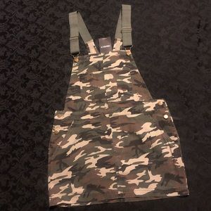 Forever 21 Camo overall mini skirt sz. L